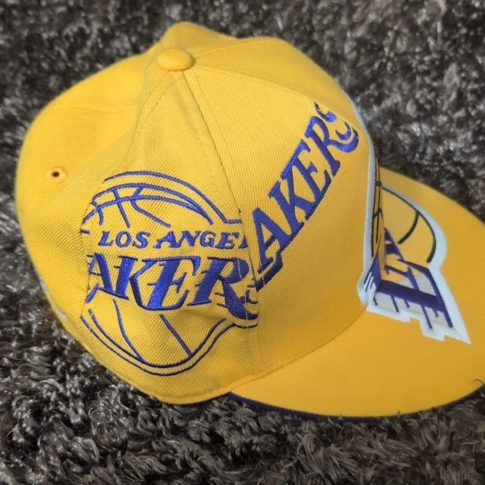 Vintage Adidas Los Angeles Lakers Gold Cap 7 1/4